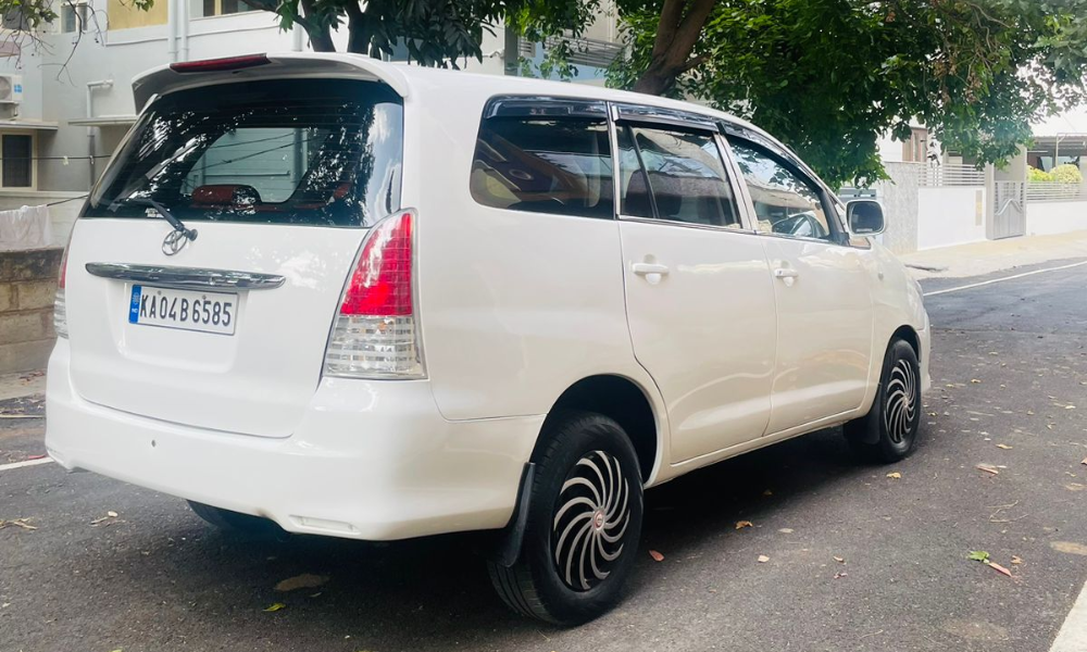 TOYOTA INNOVA G1 - 2