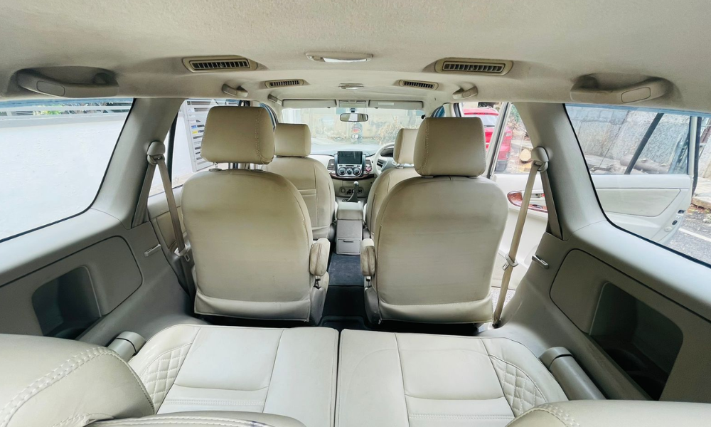 TOYOTA INNOVA GS - 4