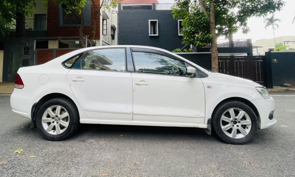 VOLKSWAGEN VENTO HIGHLINE - 2